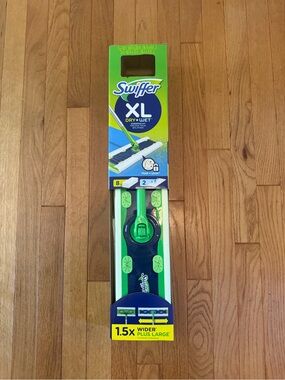 Swiffer XL Sweeper Dry/Wet Mop Kit - XL Sweeper, 8 Dry,  2 Wet Refills NIB